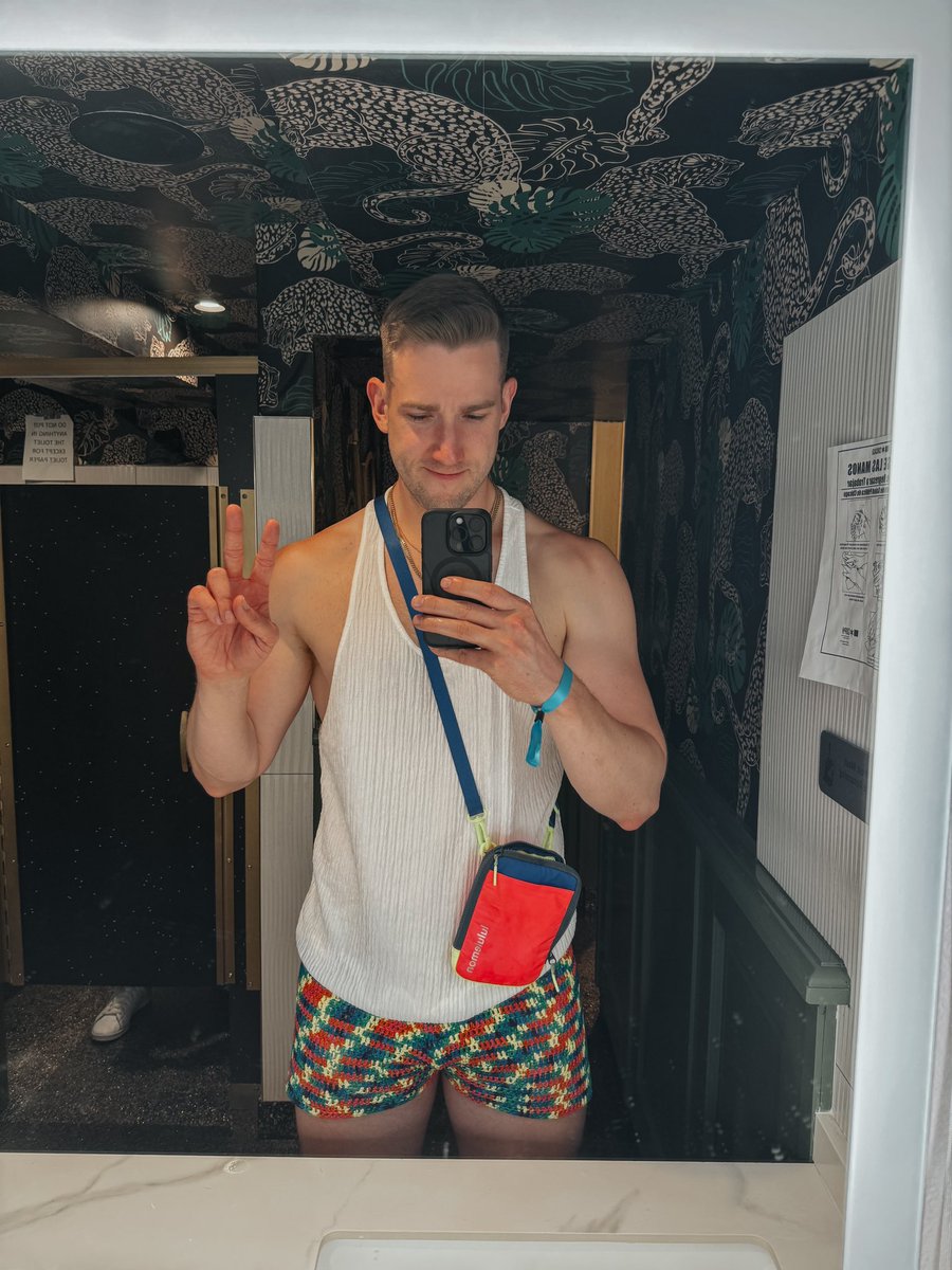 gentlegrngiant's tweet photo. Tom Daley made my shorts https://t.co/NEMxQNxg5a