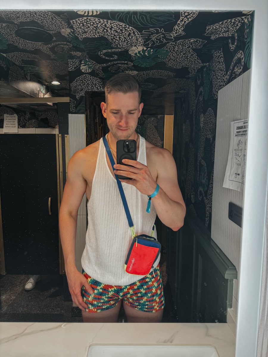 gentlegrngiant's tweet photo. Tom Daley made my shorts https://t.co/NEMxQNxg5a