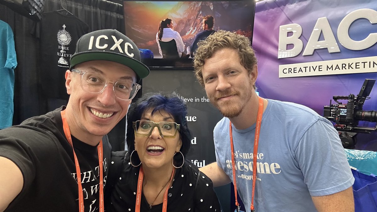 letsbackflip's tweet photo. It was rejuvenating seeing so many awesome people at the National Eucharistic Congress!

@FatherCapo (not pictured)
@DMediaMission of @lacatholics
Debbie Mastroeni, CEO of Beyond Baptism
Dcn Green of the @ec_catholic
Our good friend Matt! https://t.co/2xN7JtZT5k