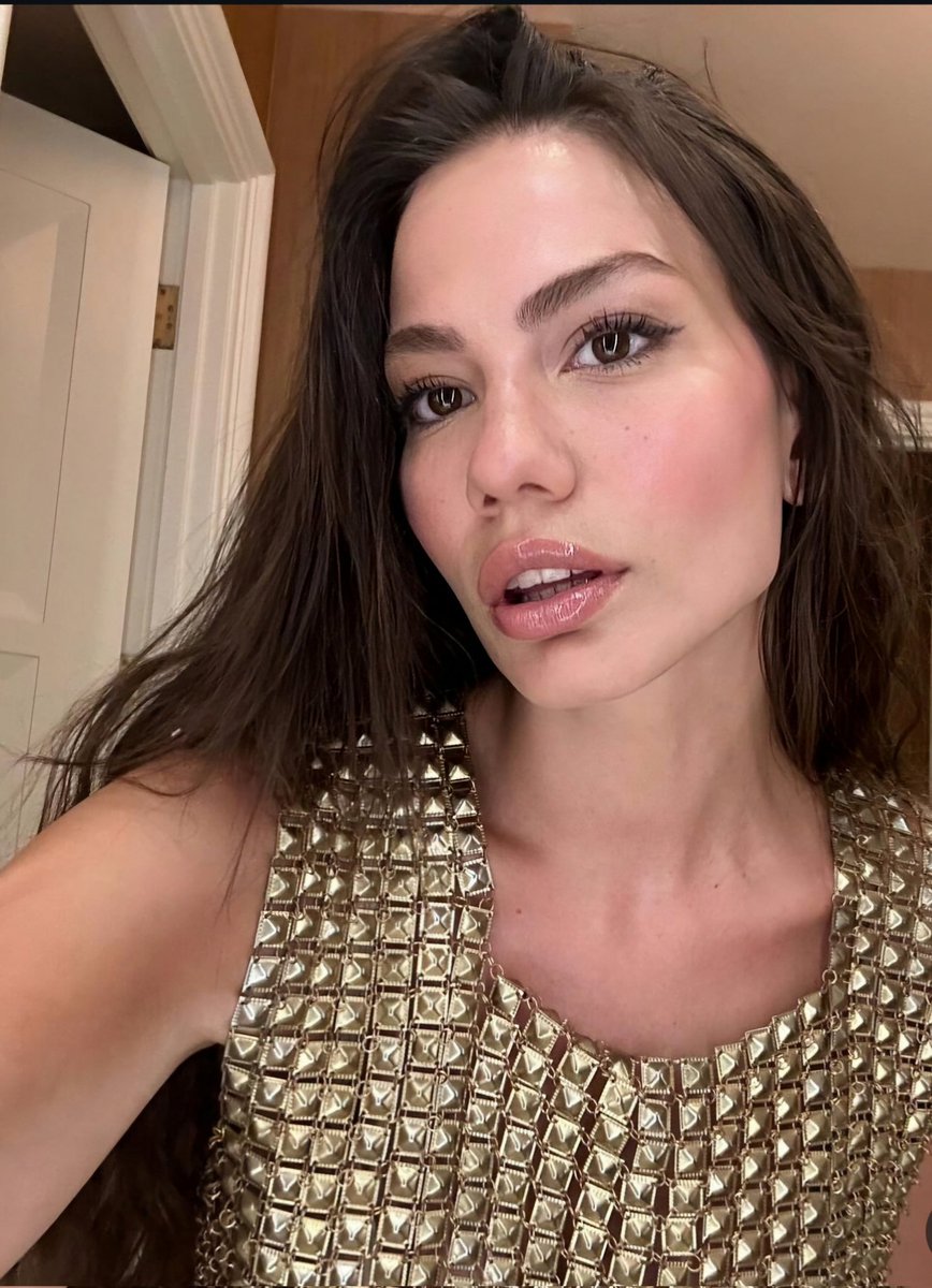 sandrickssh1's tweet photo. Ig post #tb #DemetÖzdemir
The Only One👑🌟✨️✨️✨️ @dmtzdmr 🇹🇷🎬
#FarahErşadi #AdimFarah #MyNameisFarah
#Zeynep #MyHomeMyDestiny
#Asli #StrawberrySmell
#Lale #Room309
#Asli #Lovetactics2
#Ilkin #BetweenTheWorldandMe
#SanemAyden #ErkençiKus #AveFenix #PajaroSoñador https://t.co/asBg6LK3gs