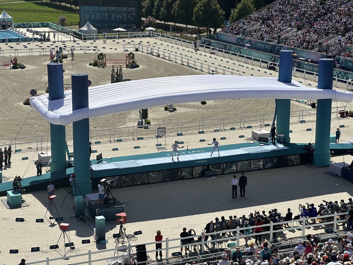 BillSilverlight's tweet photo. Mais pour nous l’apothéose c’était vraiment cette finale du #pentathlon, avec la médaille 🥈 française !
Ultra stylé à regarder, avec les épreuves qui s’enchaînent, dans un cadre absolument fou ! #JOParis2024 https://t.co/uLyJ1i1mSm