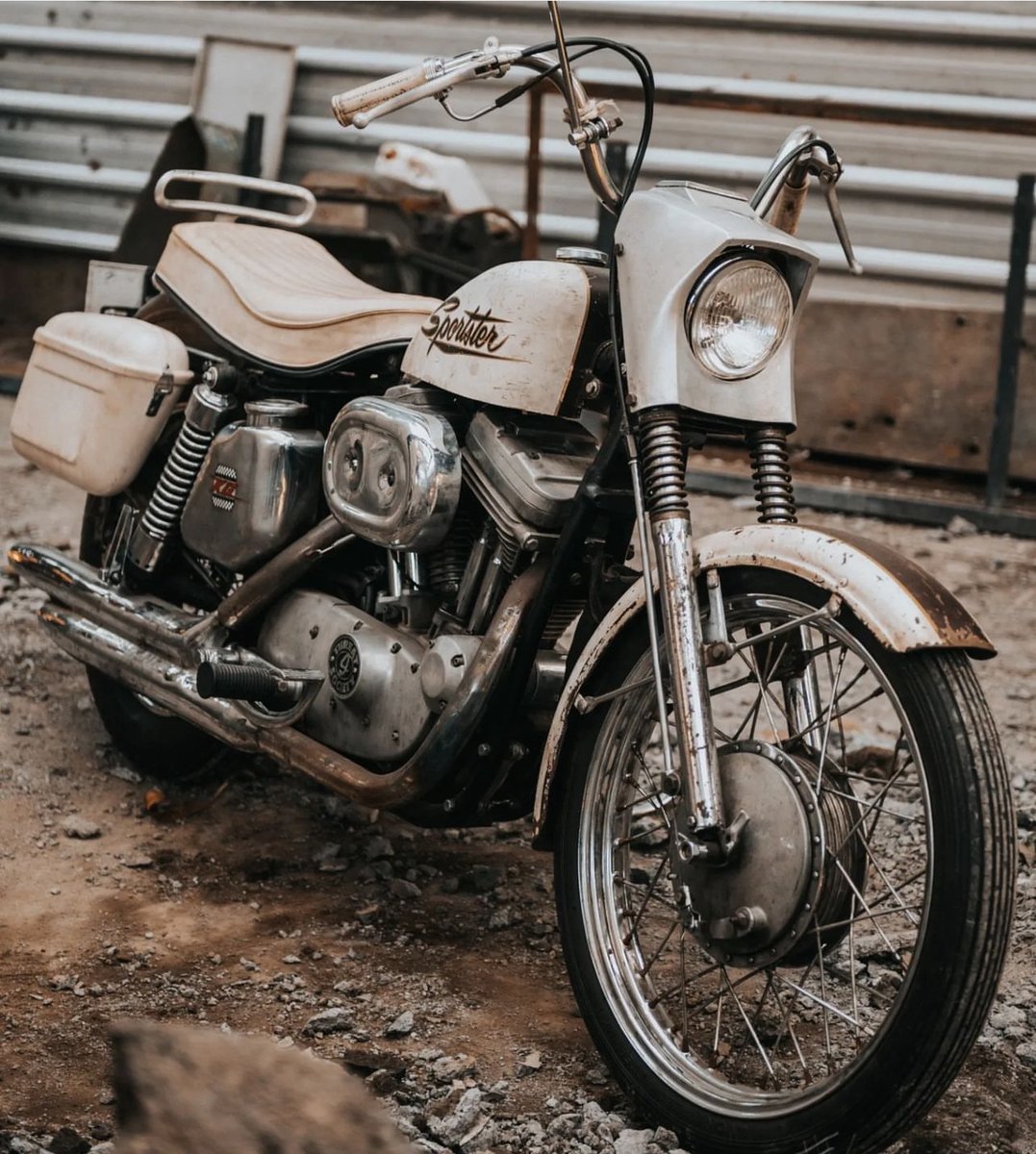 LowbrowCustoms's tweet photo. Really digging this Sportster from @keduxgarage photo: @fachrymuhammd #sportsters #sporty #customsportster #sportster #customs #rideeverything #custommoto #vintagelook https://t.co/3PIPaQe5ha