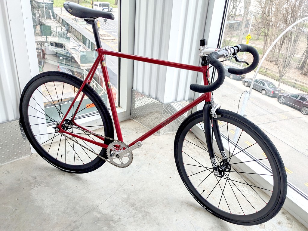 irideusa's tweet photo. Fixed gear.

#iride #italian #bicycles #handmade #showbicycle #speed #heritage #ancestry #cultural #legacy #ancestor #premium #steel⁠ #steelisreal #carbonfiber #carbon #columbus1919 #deda #miche⁠ ⁠#fixedgear #trackbike
#irideusa https://t.co/Rjznmiyc18