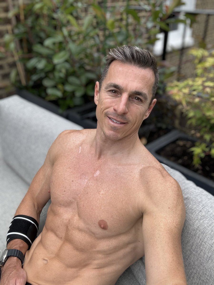 StefLdn's tweet photo. Gymnastics rings push day workout pump! Rings are great for controlled movement strength training! #hypertrophy #pump #pushday #pushdayworkout #bodyweightworkout
#bodyweighttraining #leanmuscle #fitover40 #gayfitness https://t.co/sBVf9W6fIQ