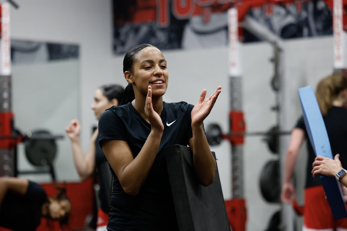 Youngstown State WBB🐧 tweet media