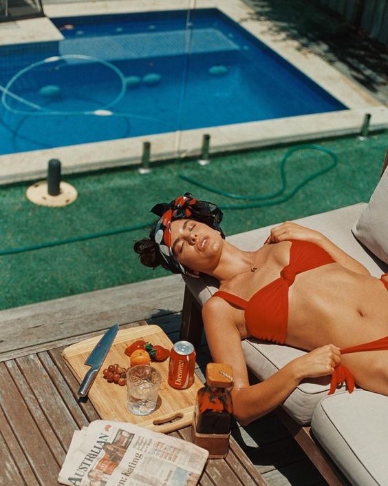 Lack of sun exposure is one of the most dangerous things possible for your health.

Most still think this notion is backwards and crazy.

So, I spent my weekend compiling medical research on sun exposure.

What I found is shocking, even for me, an avid sun-enthusiast… 🧵