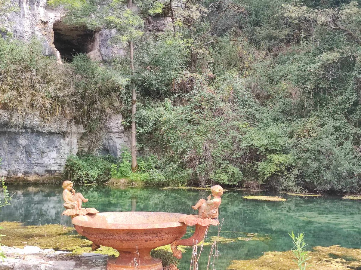 New post on Bonkers about Perfume..."Summer in France: Heat, Howls, Hydrangeas, and Hunting Hidden Hughes Houses" bit.ly/2i63hzT