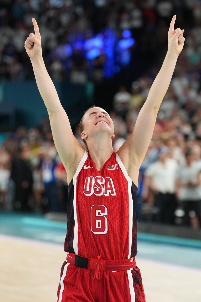 usabasketball's tweet photo. First Olympic Gold of many. 🥇

🇺🇸 #USABWNT https://t.co/sLefGsyG0Z