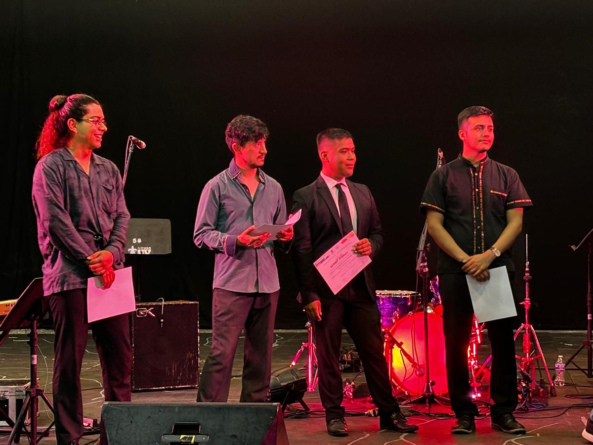 Ganadores del categoría 𝙅𝙖𝙯𝙯 𝙁𝙡𝙖𝙪𝙩𝙖 2024 en el marco del 𝙋𝙧𝙚𝙢𝙞𝙤 𝙉𝙖𝙘𝙞𝙤𝙣𝙖𝙡 𝙙𝙚 𝙁𝙡𝙖𝙪𝙩𝙖.

1. Aldo Milla (Morelos).
2. Gerardo Asencio (Chihuahua).
3. Abraham Flores (Puebla).