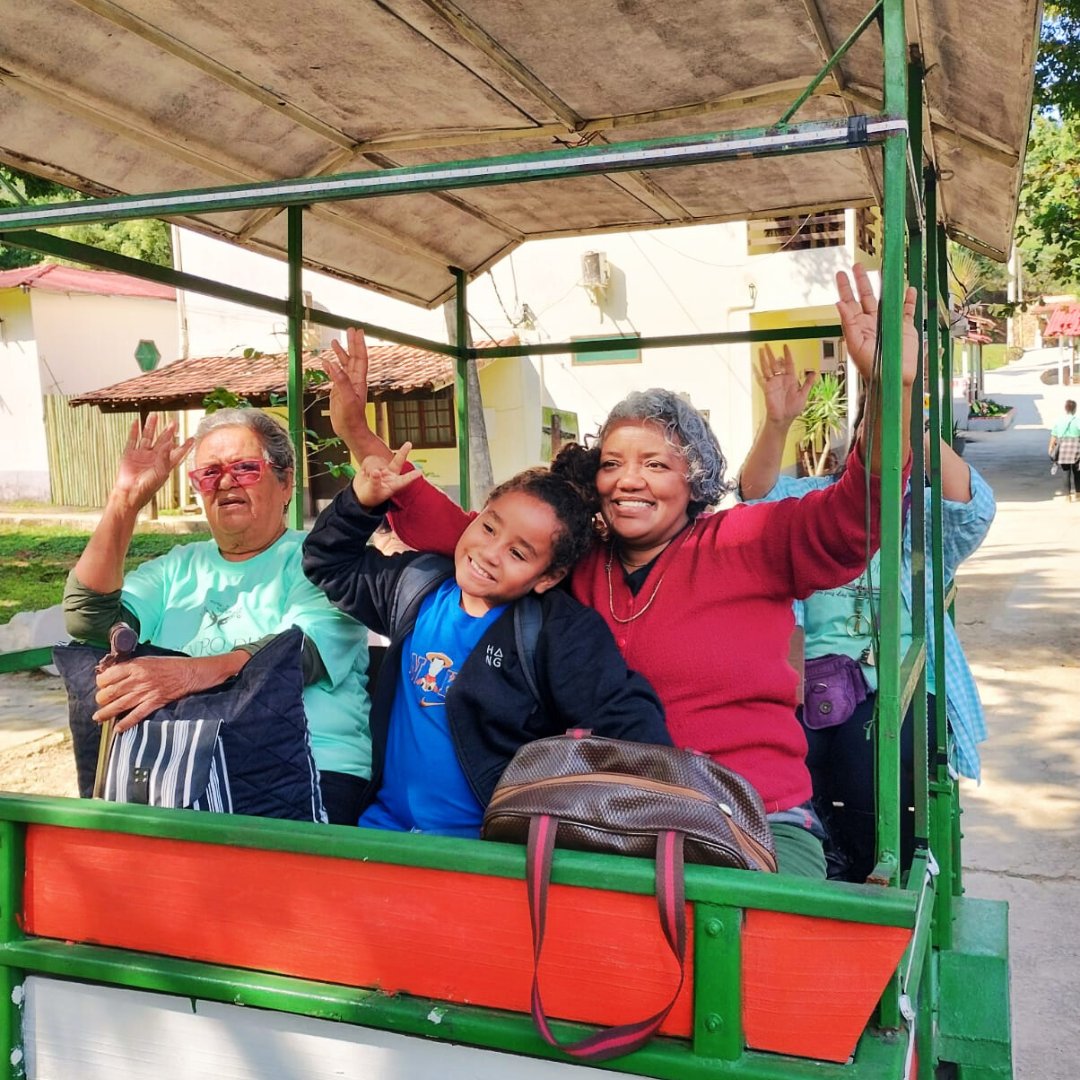 centrodiamca's tweet photo. Viver bons momentos é fundamental em todas as fases da vida, especialmente na terceira idade. Por isso nós proporcionamos experiências únicas que estimulam a alegria e a interação social de nossos associados. #centrodiamca #niteroi https://t.co/tygYI75zVo