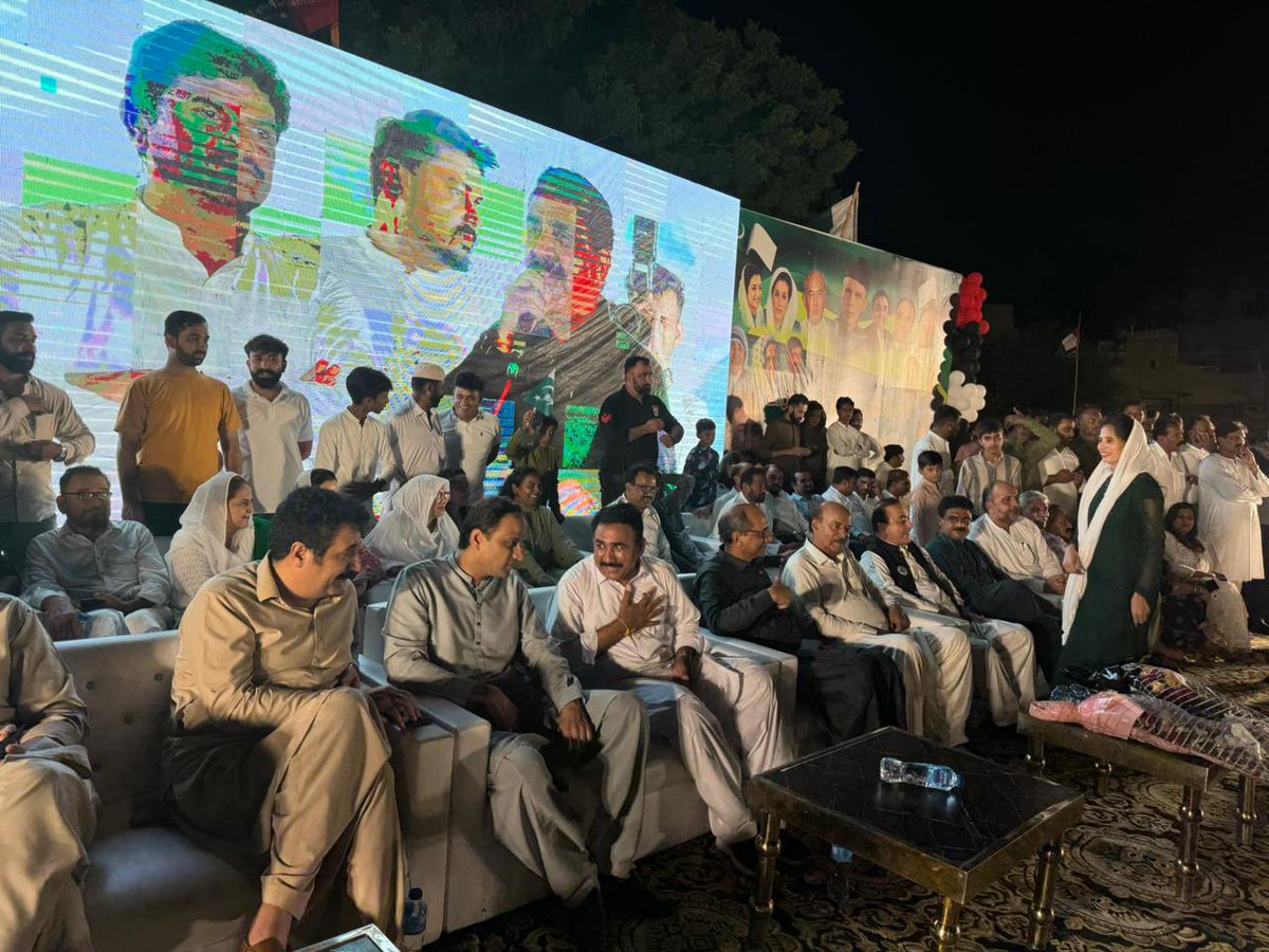 murtazawahab1's tweet photo. Ended the day with a fantastic Jalsa in Korangi organised by PPP Minority Wing. Thousands of people from different religions took part in the event &amp; chanted #PakistanZindabad #NationalMinorityDay https://t.co/bnOXKonJeW