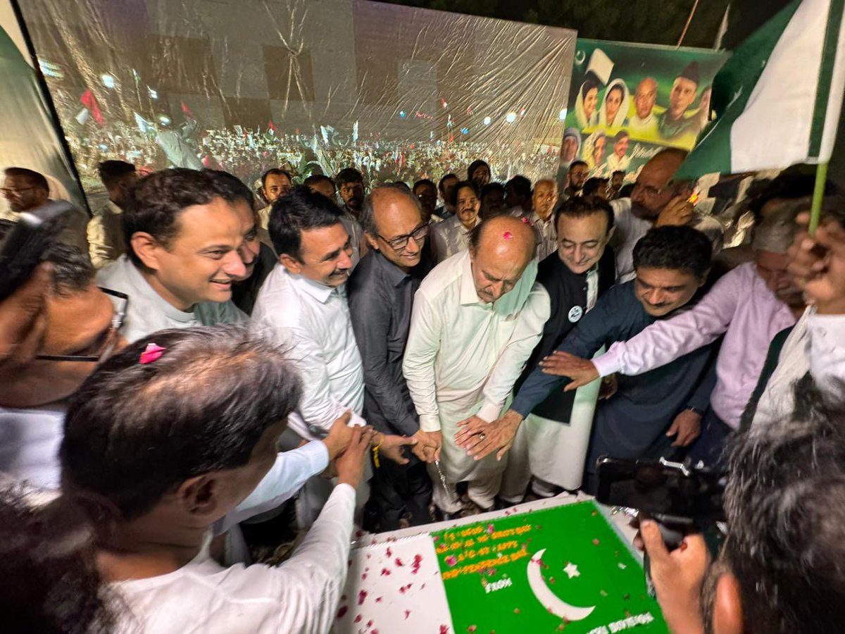 murtazawahab1's tweet photo. Ended the day with a fantastic Jalsa in Korangi organised by PPP Minority Wing. Thousands of people from different religions took part in the event &amp; chanted #PakistanZindabad #NationalMinorityDay https://t.co/bnOXKonJeW