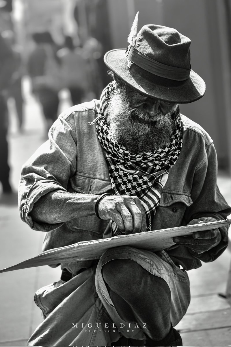 MKdiaz_'s tweet photo. @gquinteroreyes Llevo menos de 1 año en esto, y la fotografía callejera me ha enseñado que las pasiones llegan sin avisar. Y aunque mi fotografía no es la mejor, capturar la esencia humana es maravilloso. https://t.co/X5jz6vrA2U