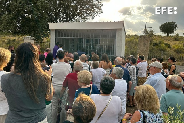 Los vecinos de Argusino (Zamora), desaparecido hace más de medio siglo por la construcción del mayor embalse de Castilla y León, el de Almendra sobre el río Tormes, disponen de un nuevo columbario situado a orillas del pantano para enterrar a sus descendientes.