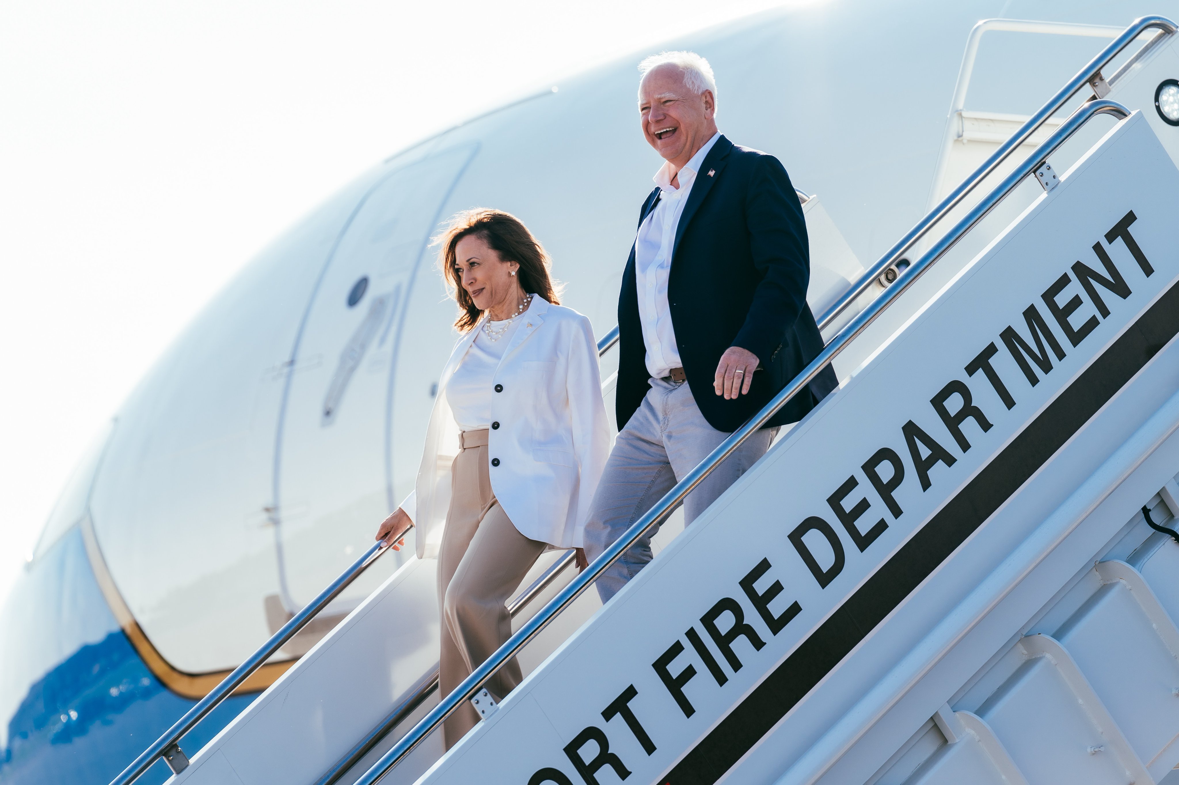 Kamala Harris nói về X: ".@Tim_Walz và tôi đã bắt đầu tuần đầu tiên trên con đường vận động tranh cử với tư cách là bạn đồng hành—và chỉ trong năm ngày, chúng tôi đã đến thăm Pennsylvania, Michigan, Wisconsin, Arizona và Nevada.