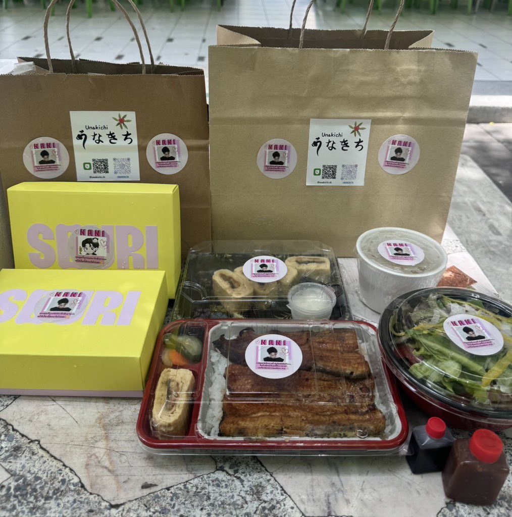 _fairy301_'s tweet photo. So cute. Today, fans sent food support to P'Nani, including Souri 🫶🏻😙
And now, P'Nani enjoys it and takes a photo of #ShiseidoxSouri macaron to post on his IGs. P'Nani is a Souri lover and always supports Nong Win 🥹🩷🥰

#winmetawin @winmetawin #hirunkit_ #souribkk #naniwin https://t.co/QhIMMh4lZQ