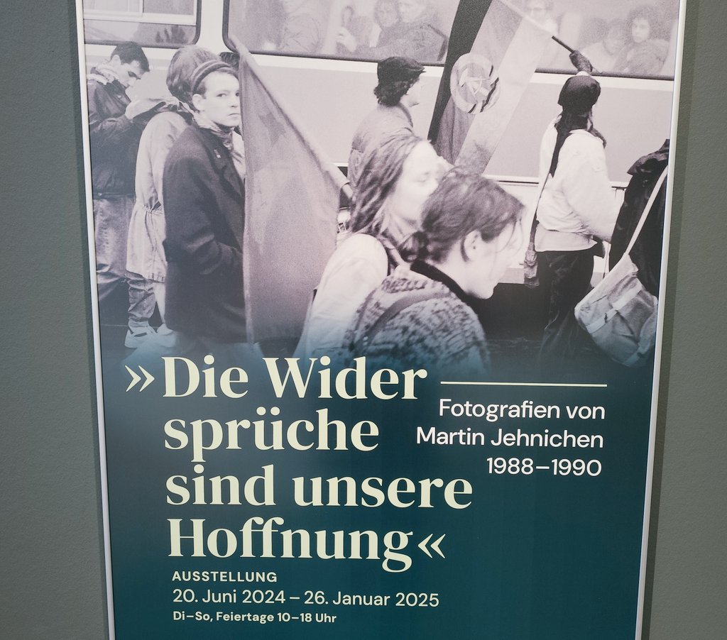 ZeichenZeiten's tweet photo. Großartige #Foto-Ausstellung: Das Zeitgeschichtliche Forum in #Leipzig zeigt Aufnahmen von Martin Jehnichen aus den Jahren 1988 bis 1990. https://t.co/tQlgLSJPom