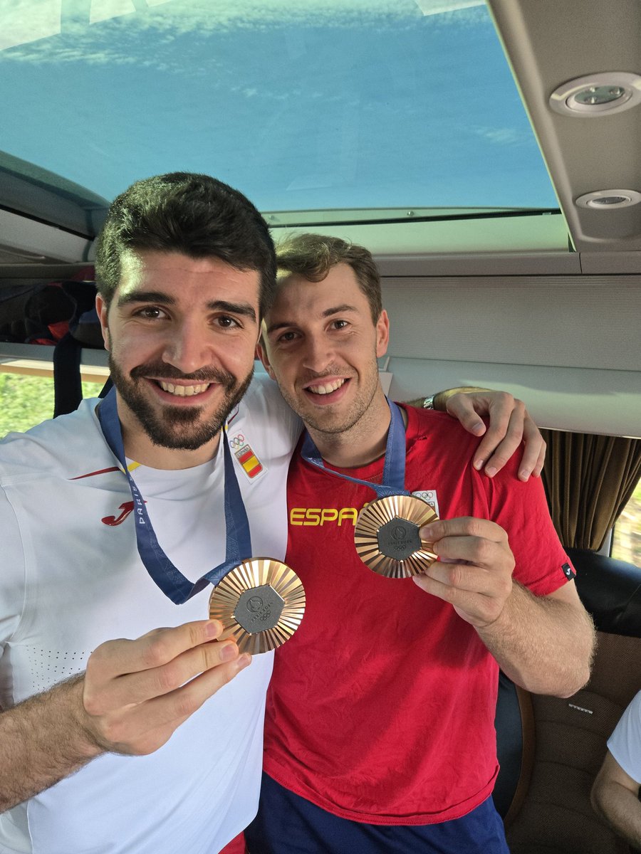 <a href="/RealSociedad/">Real Sociedad Fútbol</a> Aupa Real! <a href="/Garzi14/">Imanol Garciandia</a> 
🥉