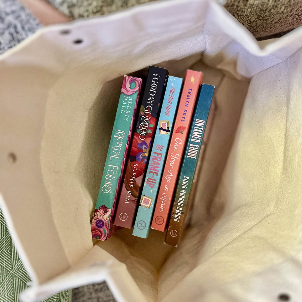 From Regency romance to coming-of-age noir to a magical art heist, we have so many books to stuff your beach bag with this summer! (You don’t have to bring five books, but yes, we will be bringing five books to the beach 😎)
