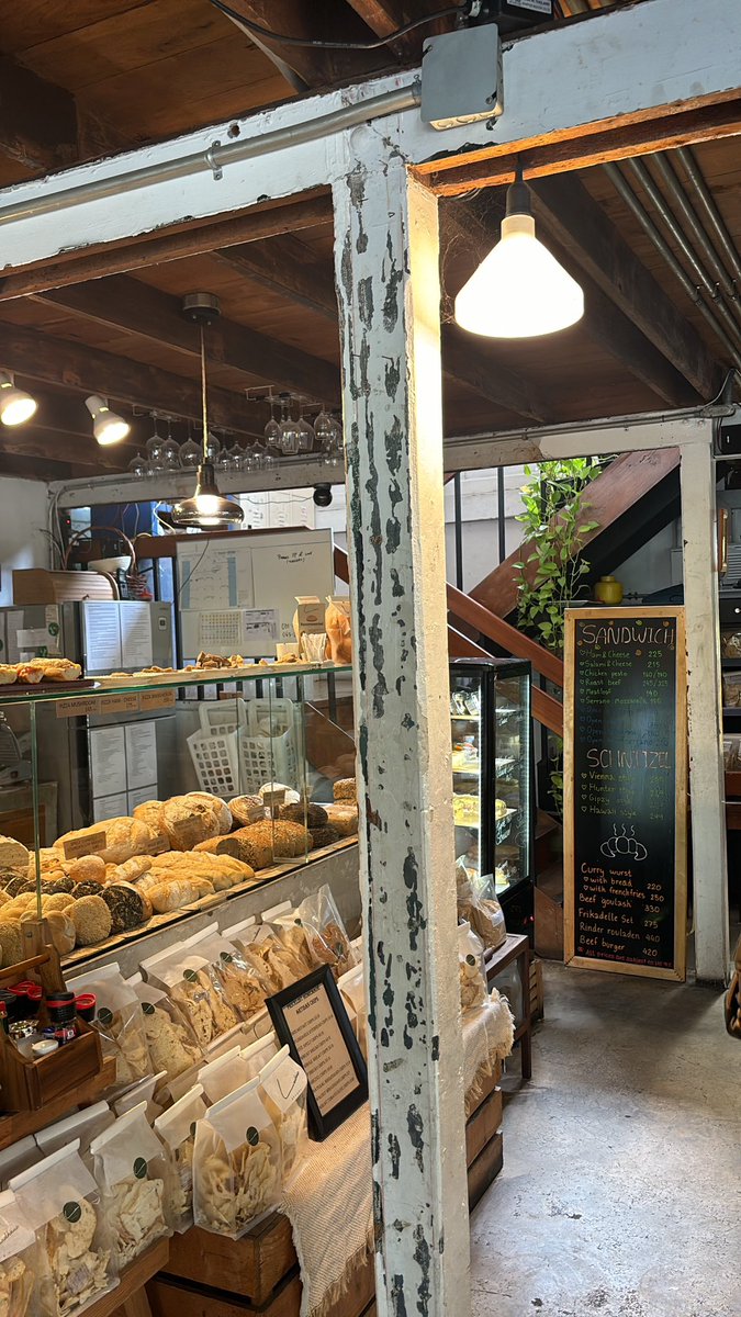 🍊📍Landhaus Bakery ย่านพญาไท ยังคงเป็นร้านขนมปังเจ้าโปรดอยู่ตลอด😋 <a href="/aroii/">@aroii บอกต่อ</a> <a href="/Kin24hrs/">กิน24ชั่วโมง</a>