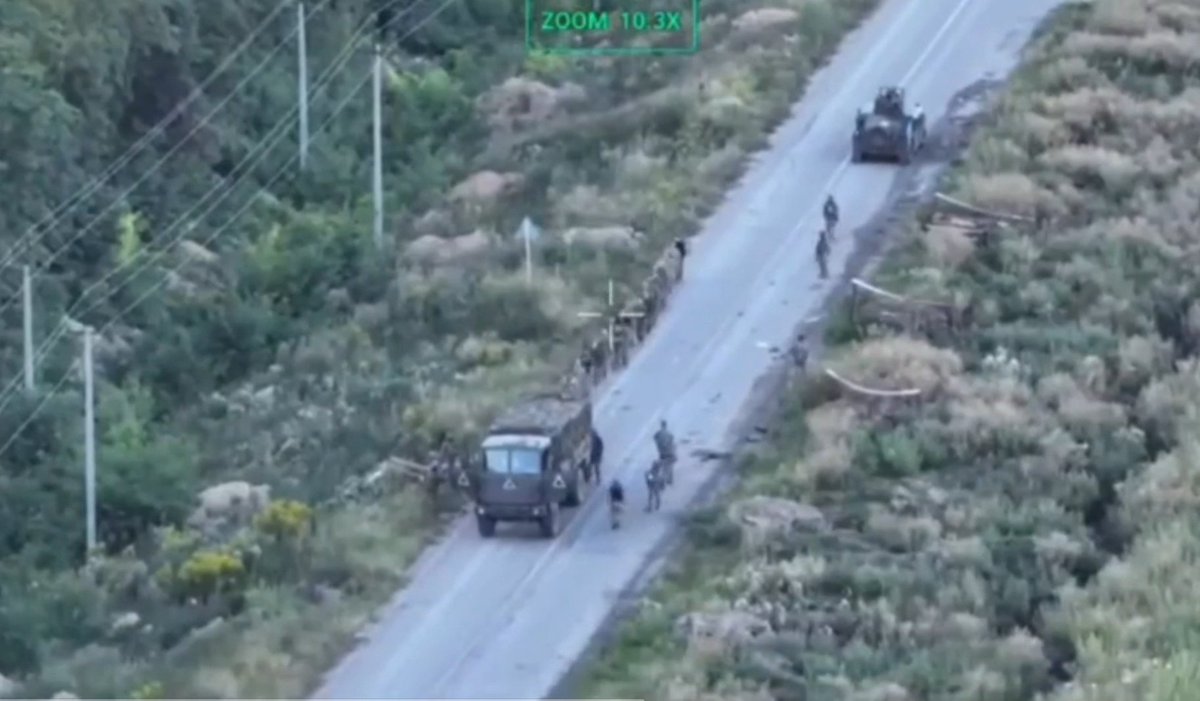 Poletico_News's tweet photo. 🇺🇦 | #UkraineWar

Ukrainian forces have reportedly pushed 20 kilometers into Russia's Kursk region, prompting evacuations and leading Moscow to declare a "federal-level" emergency.

#Russia | #RussianUkrainianWar | #Ukraine | #Moscow https://t.co/y2vEagKFL3