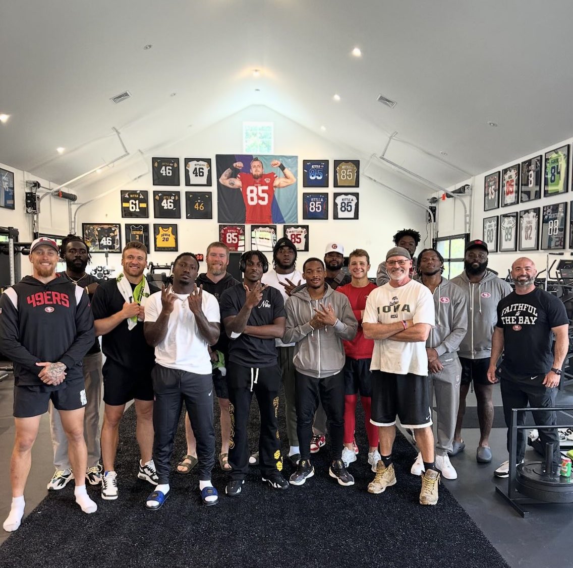 Coach_Yac's tweet photo. Gotta love seeing this 

George Kittle just had the squad over to train at his house in Nashville Tennessee https://t.co/AetKPwxAVL