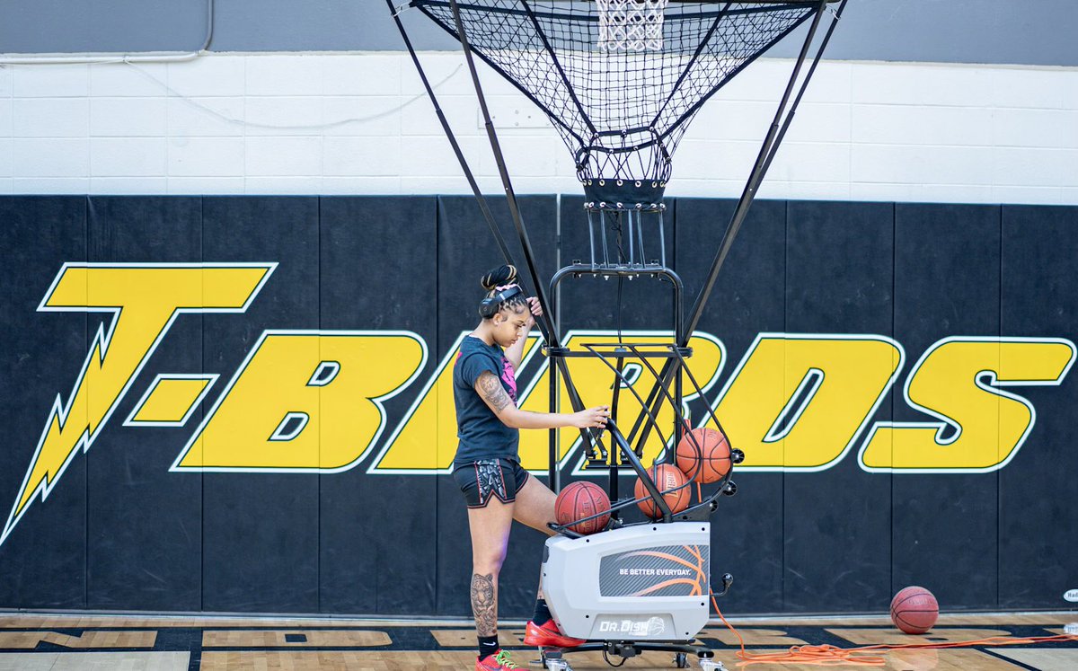 cccc_wbb1's tweet photo. Bre Frazier is 🔒 In! 💛🖤🏀 https://t.co/lHfqrSMTnP