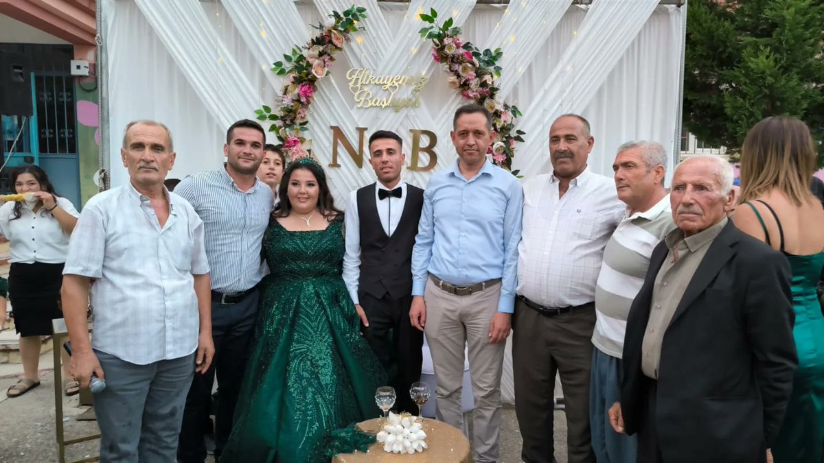 cyaylabel's tweet photo. Çamlıyayla Belediye Başkanımız Sayın Mehmet Fatih Sofu, Darıpınarı mahalle sakinlerimizden  Rüstem ve Recep Kaplan'ın yiğeni  Nimet Yapıcı ile Bestami çiftinin nişan merasimlerinde genç çiftin nişan yüzüklerini takıp mutluluklarına ortak oldu. https://t.co/jj1zRnMaqw
