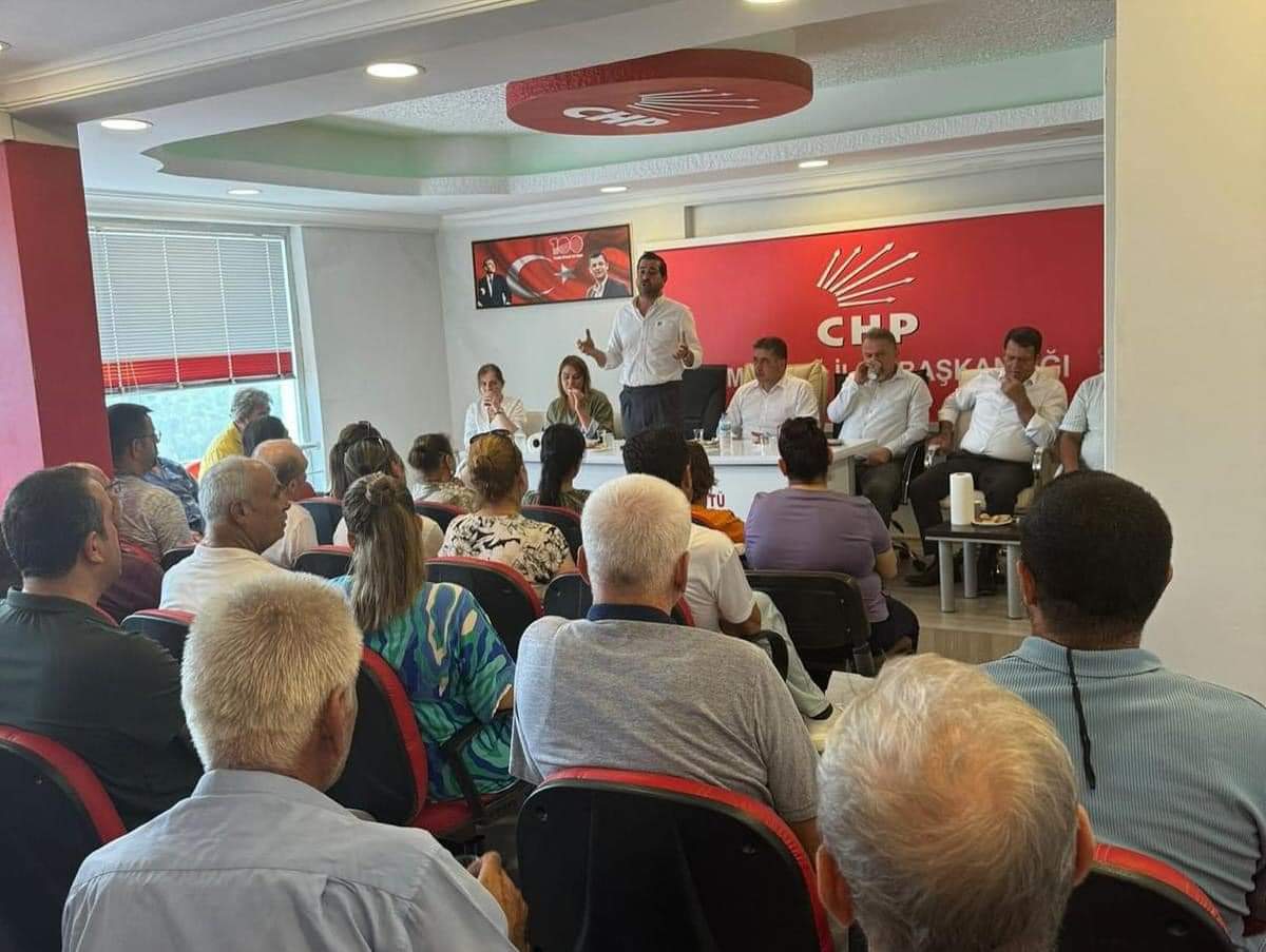 İlçe örgütümüzün düzenlemiş olduğu toplantıda, Milletvekillerimiz, İl Başkanımız ve yönetimi, İl ve İlçe kadın kolları başkanlarımız ve yönetimleri, İl ve İlçe gençlik kolları başkanlarımızla bir araya geldik.