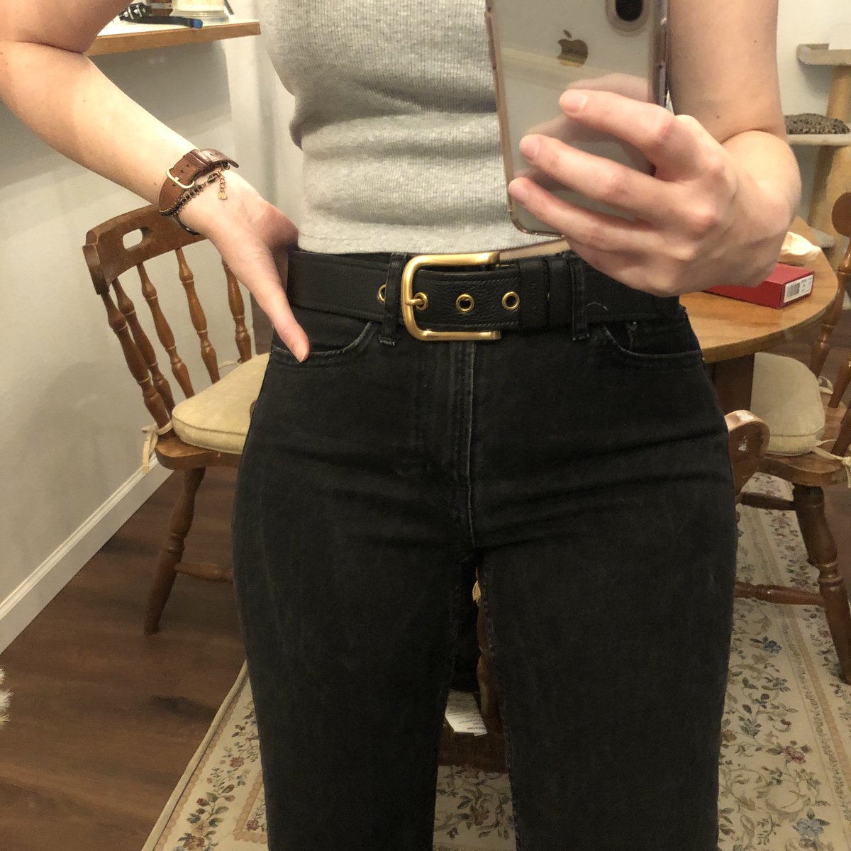 krsextonart's tweet photo. Featuring my $10 thrifted Prada belt 😍 https://t.co/JQxeinJiFo