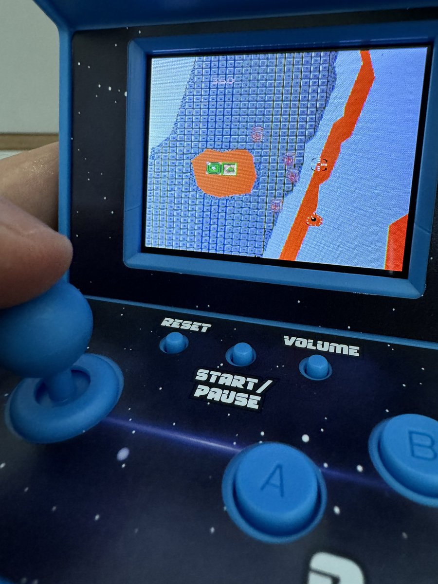 consolesmuseum's tweet photo. On notera que bcp sont des copies de jeux Famicom mais avec une skin différente, comme #Xevious ou #BalloonFight. Bilan ? https://t.co/E6xc5dDFrk