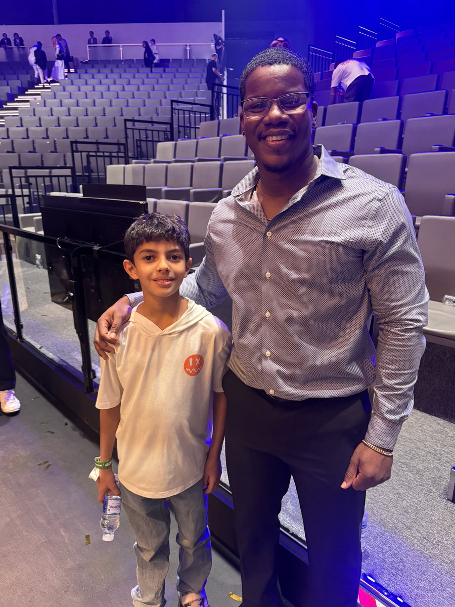 This is Abdulla! He’s only 9 years old. I got off stage and sat in the crowd to watch the final. I happened to be behind him and he turned around excited 🥹

His dad said it’s his birthday and he’d been wanting to get a picture with me. 

This is my “why.” FGC worldwide ❤️🇸🇦