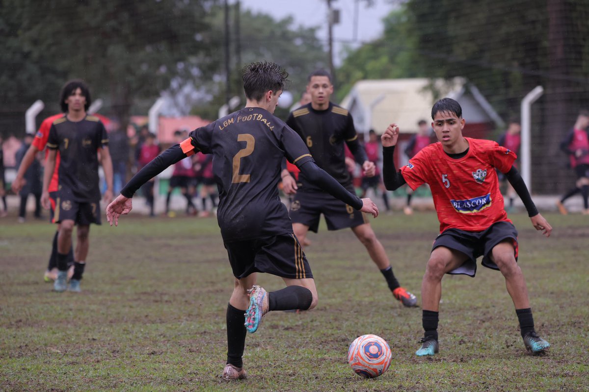 LGMFOOTBALL's tweet photo. 𝗘𝗩𝗢𝗟𝗨𝗖̧𝗔̃𝗢 𝗣𝗔𝗥𝗔 𝗢 𝗣𝗥𝗢𝗫𝗜𝗠𝗢 𝗣𝗔𝗦𝗦𝗢 ⚽️🏆⚜️

No último mês nossos garotos do SUB16 participaram da competição Pitangueiras Cup organizado pela WD Sports, um campeonato de alto nível com grandes  disputando. https://t.co/UbBsGHAnUB