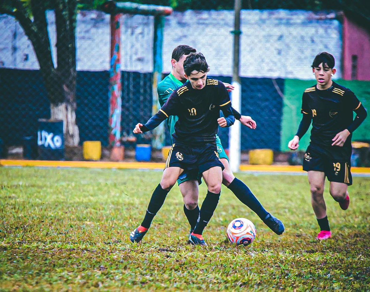 LGMFOOTBALL's tweet photo. 𝗘𝗩𝗢𝗟𝗨𝗖̧𝗔̃𝗢 𝗣𝗔𝗥𝗔 𝗢 𝗣𝗥𝗢𝗫𝗜𝗠𝗢 𝗣𝗔𝗦𝗦𝗢 ⚽️🏆⚜️

No último mês nossos garotos do SUB16 participaram da competição Pitangueiras Cup organizado pela WD Sports, um campeonato de alto nível com grandes  disputando. https://t.co/UbBsGHAnUB