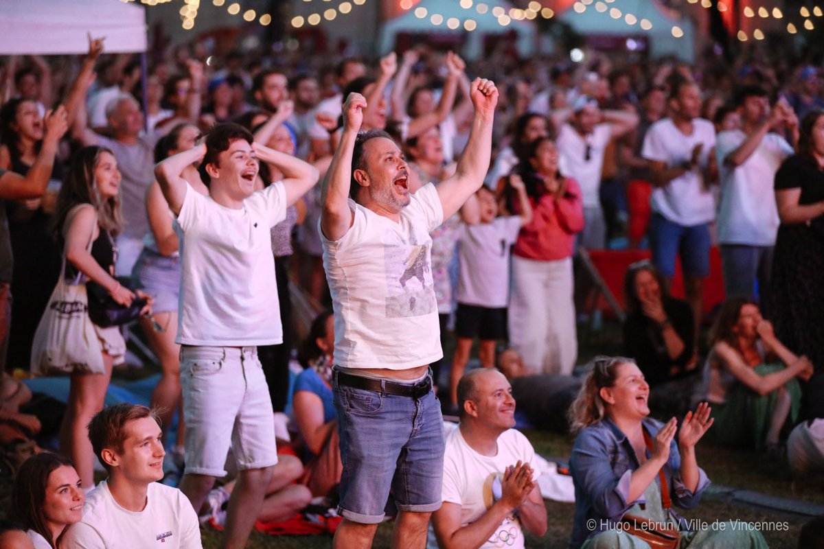 MERCI aux 155.000 visiteurs qui ont fréquenté la Fan Zone du château de Vincennes durant les Jeux !

Nous voulions faire découvrir notre  château au plus grand nombre, le pari est gagné. En 17 jours vous avez été plus nombreux que les  120.000 visiteurs annuels habituels !