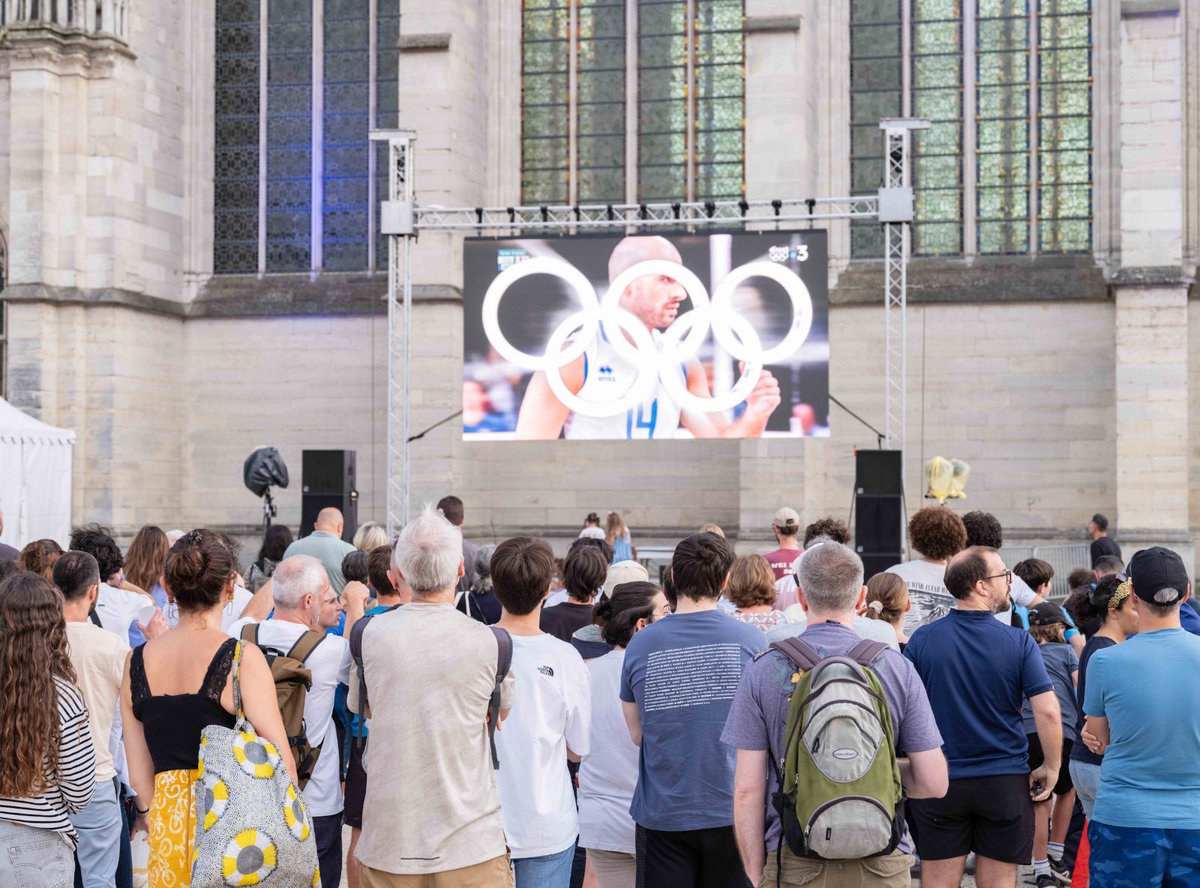 Ch_Libert94300's tweet photo. MERCI aux 155.000 visiteurs qui ont fréquenté la Fan Zone du château de Vincennes durant les Jeux !

Nous voulions faire découvrir notre  château au plus grand nombre, le pari est gagné. En 17 jours vous avez été plus nombreux que les  120.000 visiteurs annuels habituels ! https://t.co/EQrYOH3CdH