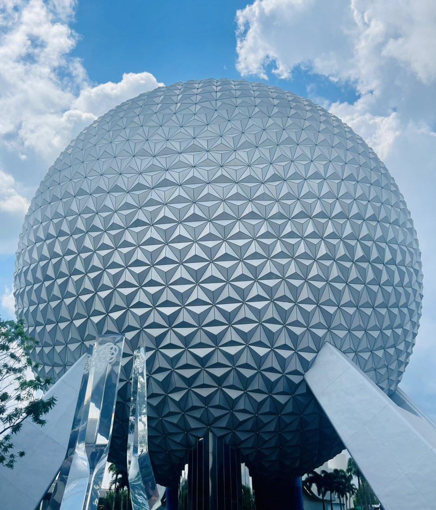 DisneyAP55's tweet image. Before I leave Orlando, Happy #SpaceShipEarth Sunday 🥺🌐 #Epcot