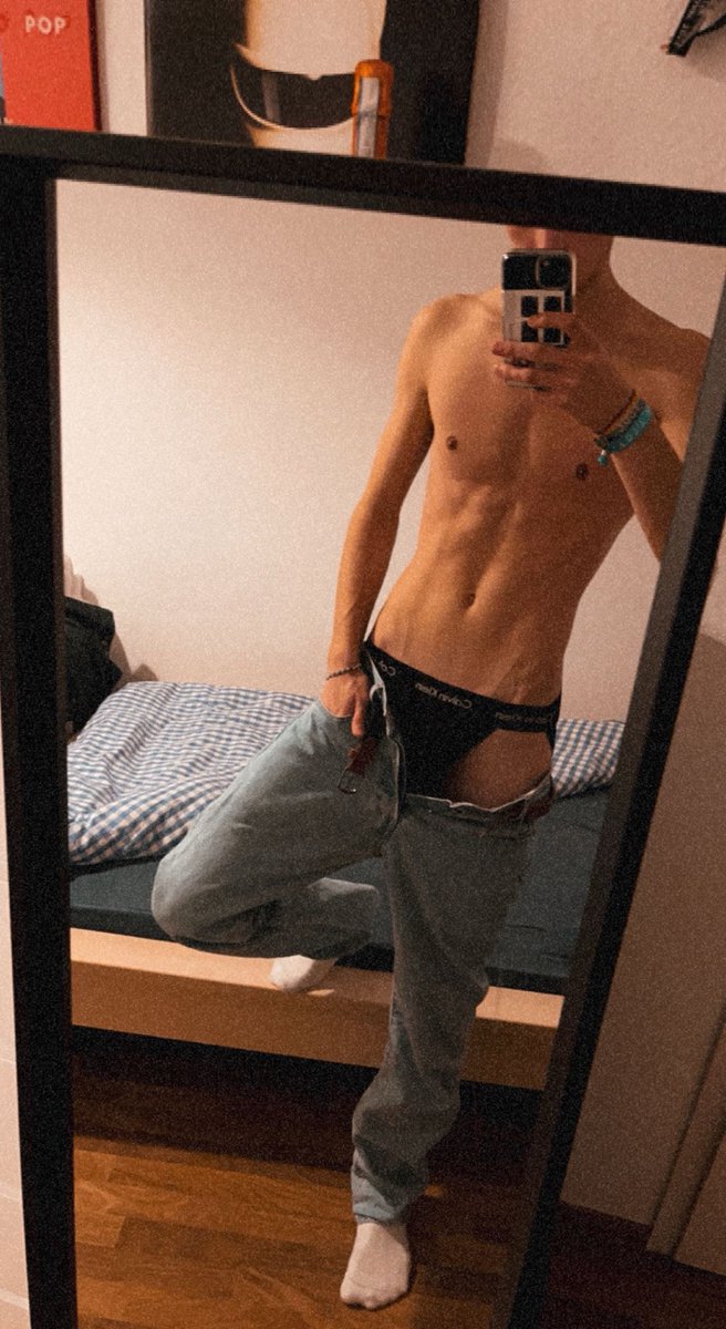 *me fishing for hot tops🥵*