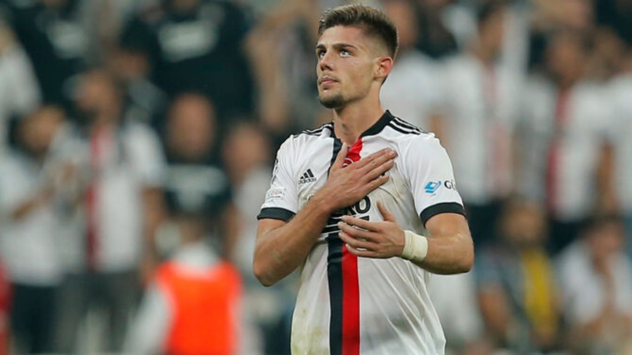 Salim Manav on X: "ÖZEL | Racing de Santander, Javi Montero'nun transferi için kulübü Beşiktaş ve İspanyol stoper ile anlaştı. • Montero, İspanyol ekibi ile resmi sözleşme imzalayacak. @ajansspor #yüzdeyüz https://t.co/VNkPEZHAX3" /