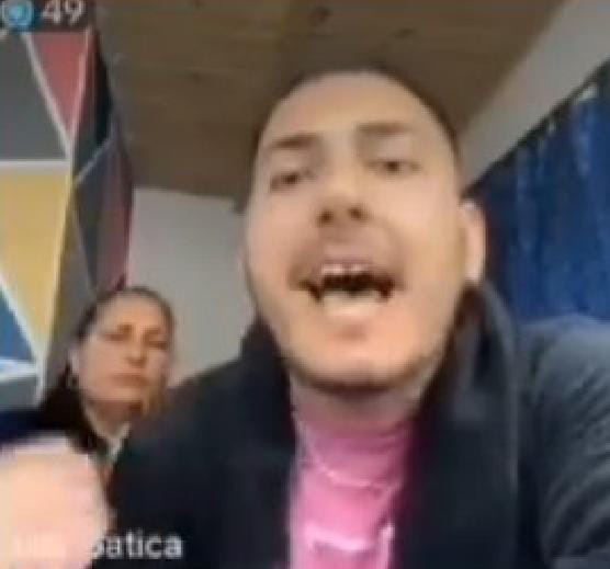 vanebcjr's tweet photo. ALEX GATICA buso a personas discapacitadas, con pruebas presentadas en la justicia. Hostigamiento, acoso y amenazas hacia Jazmín Salinas. Muerte sospechosa de su ex.Este tipo violó a menores discapacitados, esta vendiéndole merca a mi novix , esta denunciado penalmente por acoso. https://t.co/H6lzHRhN1h