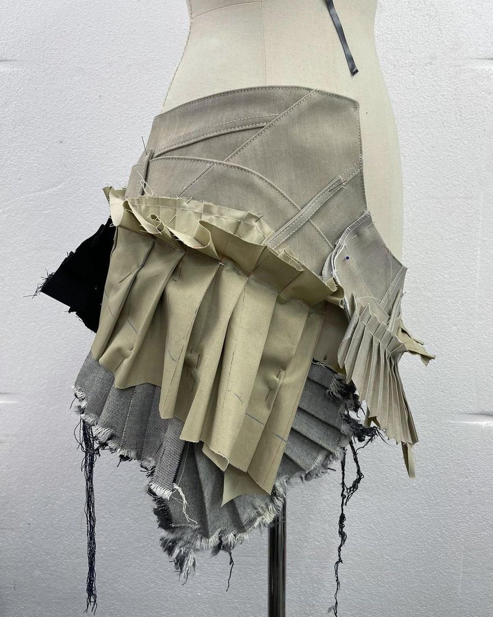 140ghostdance's tweet photo. Twirl Skirt and Custom Look for Rina Sawayama https://t.co/mMpA6Dq5UA