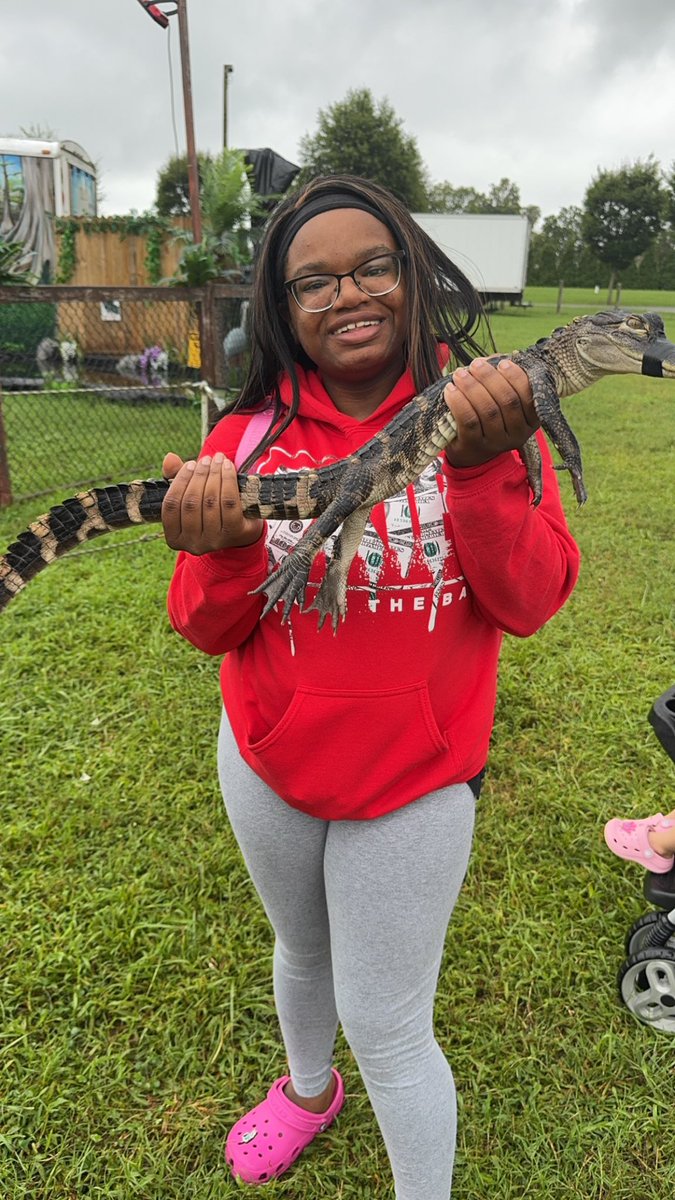 iamchelseeeaaa's tweet photo. I got to hold a baby gator! Felt weird lmao https://t.co/9LOqVbWyDL