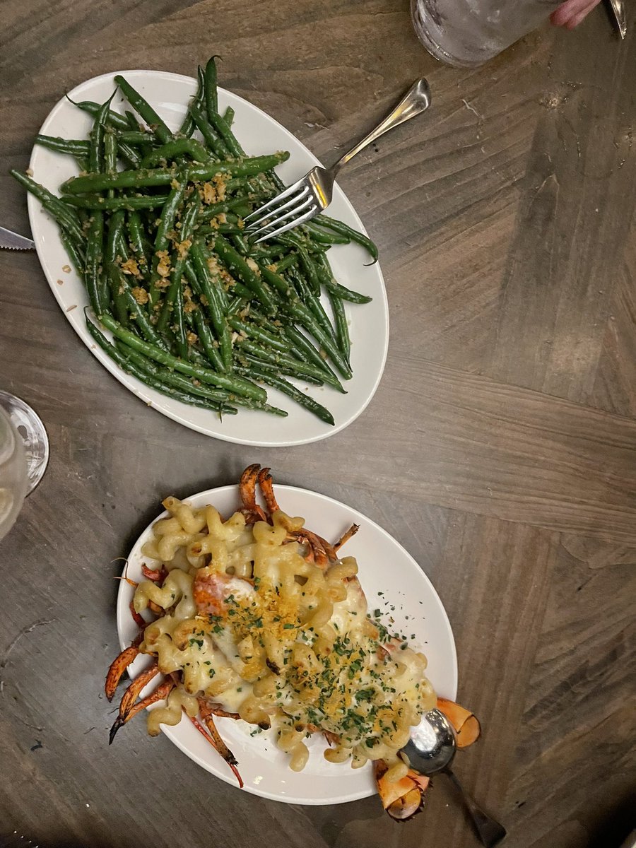 allyblakewx's tweet photo. Back in Baltimore, but still dreaming of the food in Vegas! #foodie #hellskitchen #carbone #barrysprime #lasvegas https://t.co/53hq69xt6M