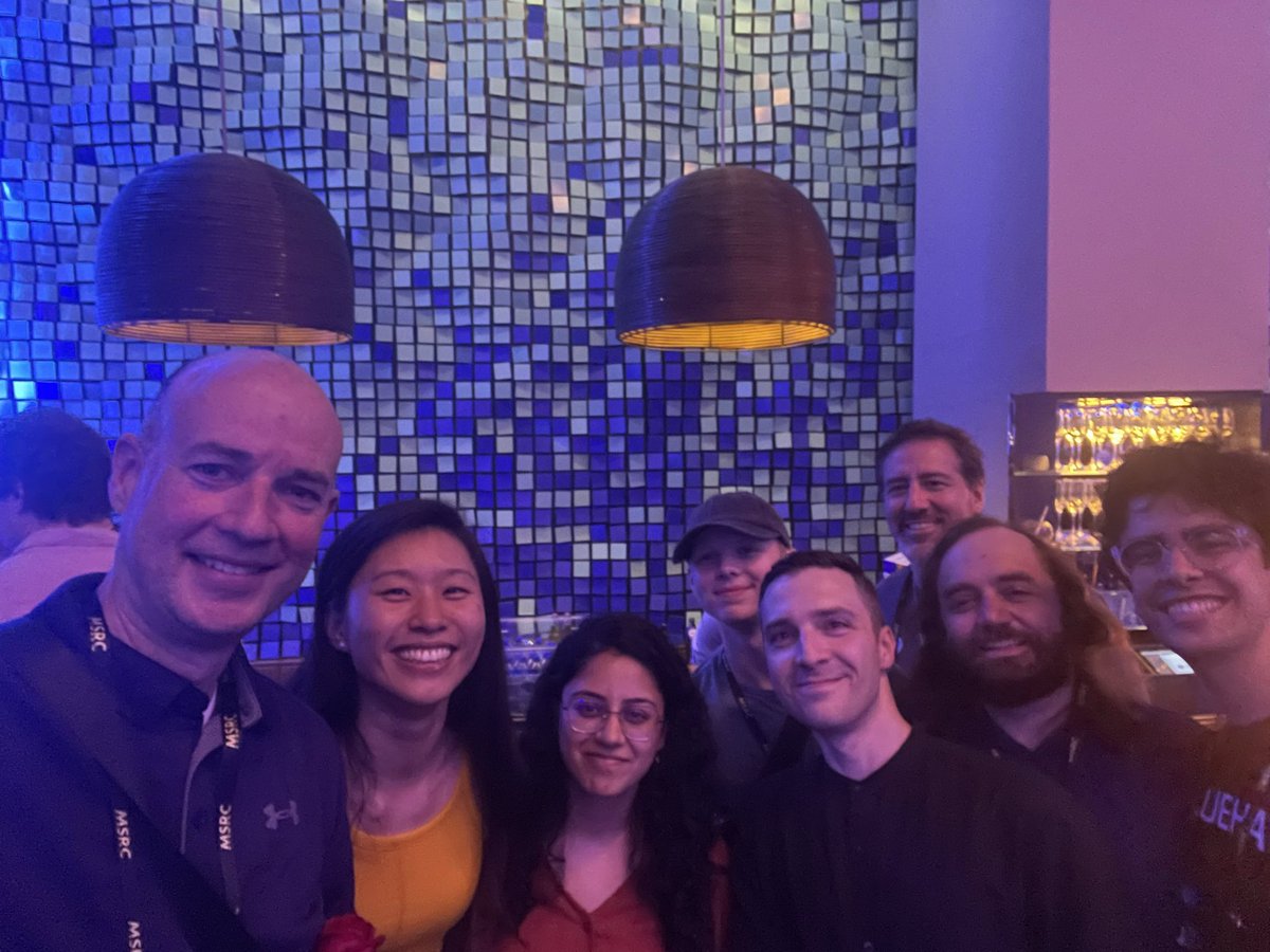 secbughunter's tweet image. Great talking with the amazing Microsoft Office Security team. #MSFTBlackHat