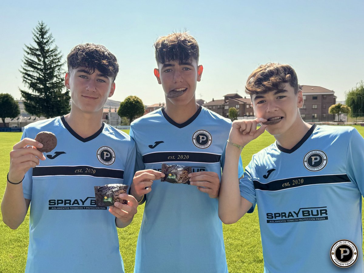 A nuestros participantes les encantan las galletas! Gracias @Galletas_Florbu por colaborar con nosotros un año más! 🍪😋🤗

#SomosDeporte #SomosFutbol ⚽️⚽️