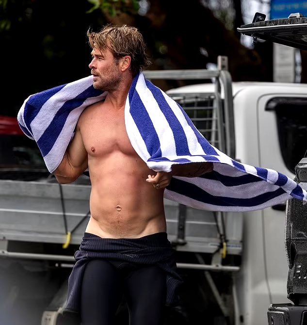 ChrisHBrasil's tweet photo. 41 looking so good on Chris Hemsworth. 😮‍💨 https://t.co/fLaaDgejc3