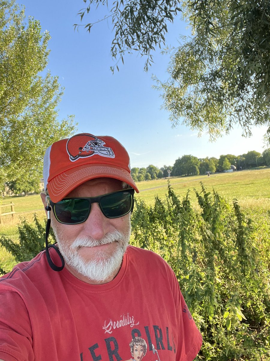 Ser Bedge of Eatbatsia tweet media