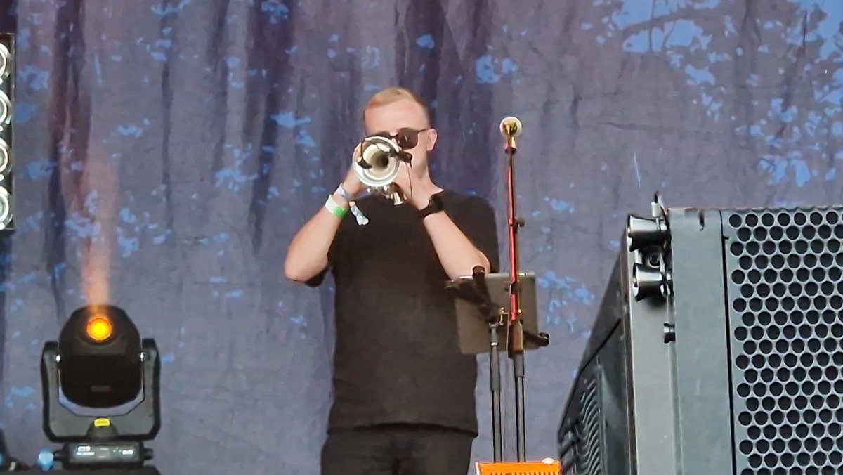 LinSandys's tweet photo. @bigbigtrain Great performance from Paul. https://t.co/6f5jbfU7uw