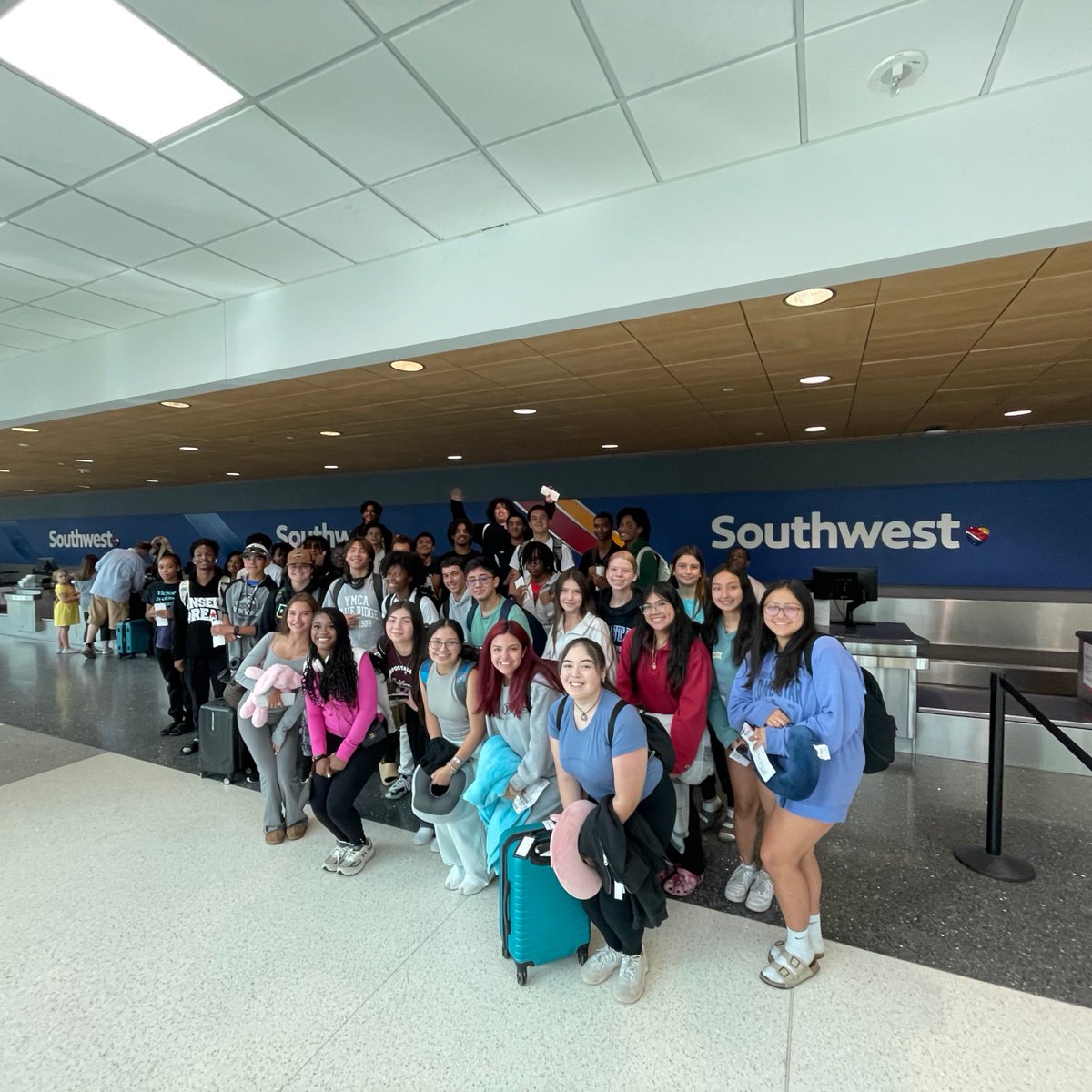 YMCAHouston's tweet photo. Thanks to @southwestair for helping us send 48 teens from our YMCA programs to the Christian Values Conference at the YMCA Blue Ridge Assembly in North Carolina. Your gift helped us provide summer memories of fellowship, companionship, and personal growth. #HeartinAction https://t.co/GFweV1iZVa