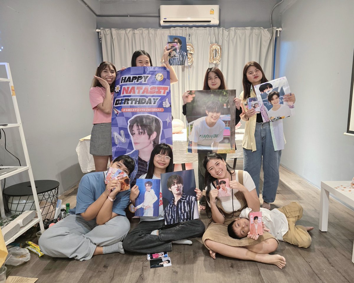 MNformyheart's tweet photo. บรรยากาศแจกรูปน้องณฐ..
ขอบคุณทุกๆคนที่มาเลยนะคะ
✨️🩷🩵😘
#Memorynatasitday
#Natasitt | @natasittttt https://t.co/nxGdLXafWb